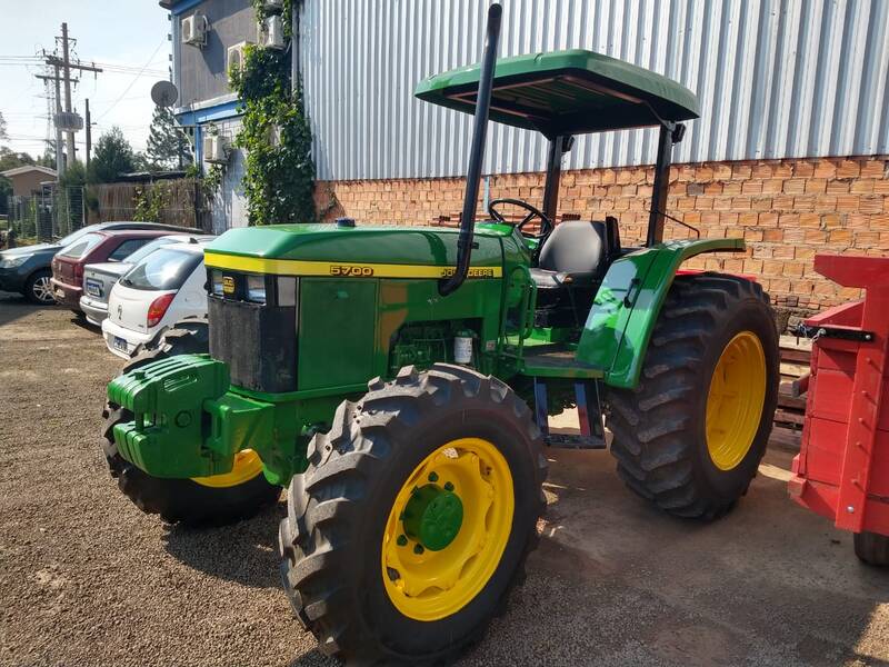 TRATOR JOHN DEERE 5700- ANO 1999 - 4X4 - "VENDIDO"